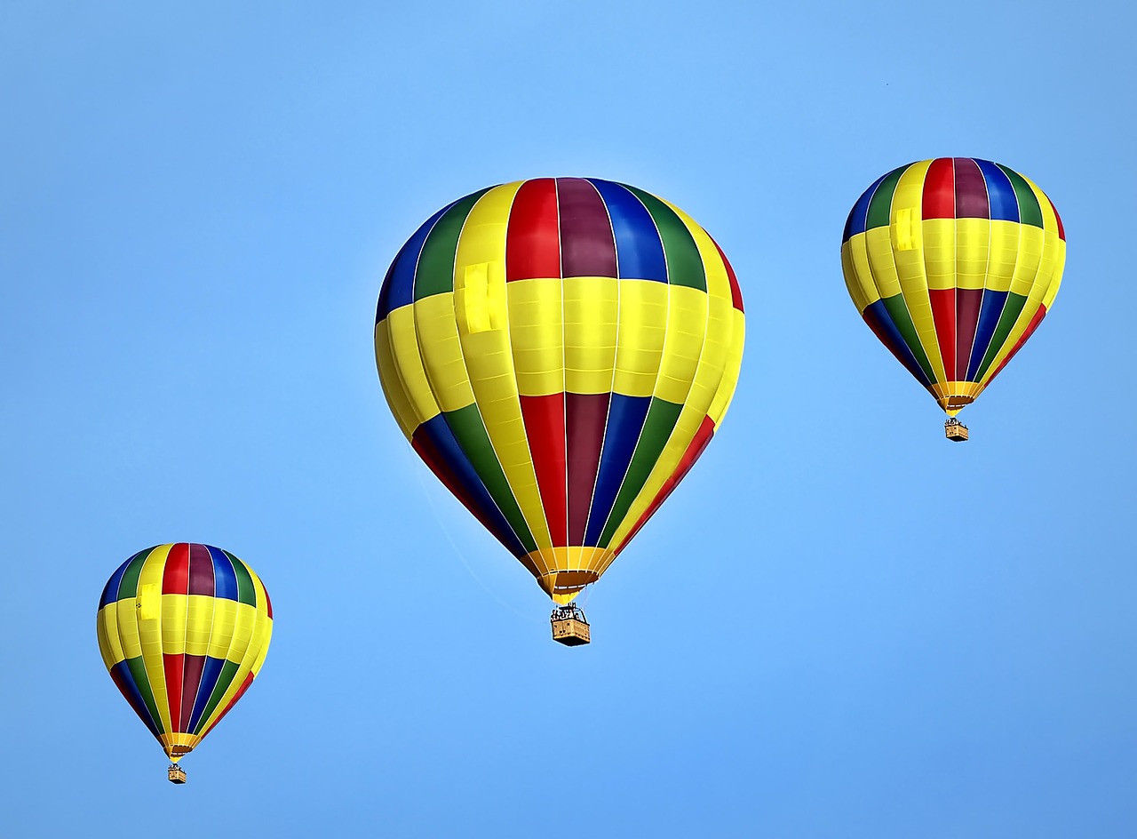 balloon, hot air balloon, flying-1347434.jpg